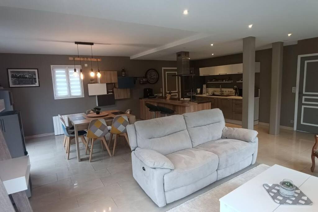 Grande Maison Entiere De 120M2 Epron Екстер'єр фото