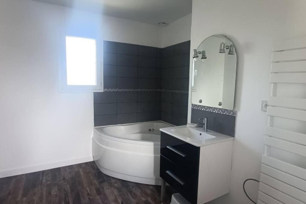 Grande Maison Entiere De 120M2 Epron Екстер'єр фото